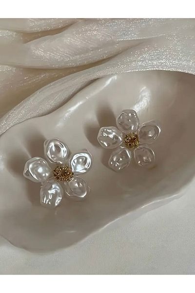 Accessories أقراط نسائية من Hei باللون الأبيض الذهبي مع تفاصيل زهرية كبيرة للاستخدام اليومي