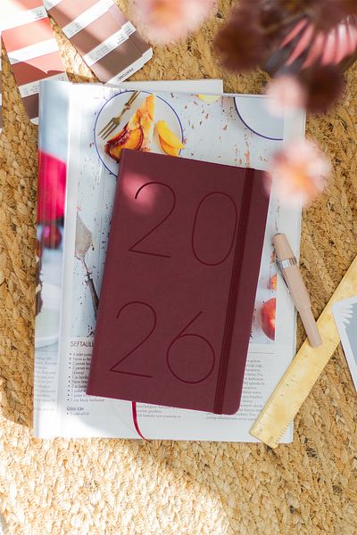 Matt Notebook Anul 2026 Agenda zilnică 13x21 cm Roșu Claret