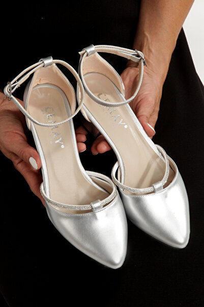 CEMAY Pantofi de damă cu toc gros de 5 cm, cu vârf ascuțit, spatele închis, cu accesorii din piatră.