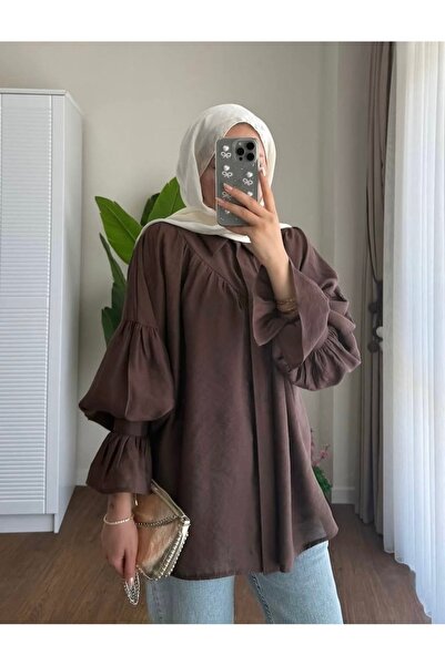 Bahar Altundemir Kadın Oversize Fırfırlı Salaş Gömlek Yarasa Kol Kahverengi Tesettür Gömlek