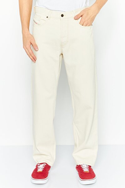 Diesel Men Loose Fit 2010 Plain Non Stretchable Jeans, Off White