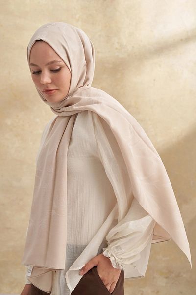 ARMANDA Cream Baroque Pattern Shawl 3357