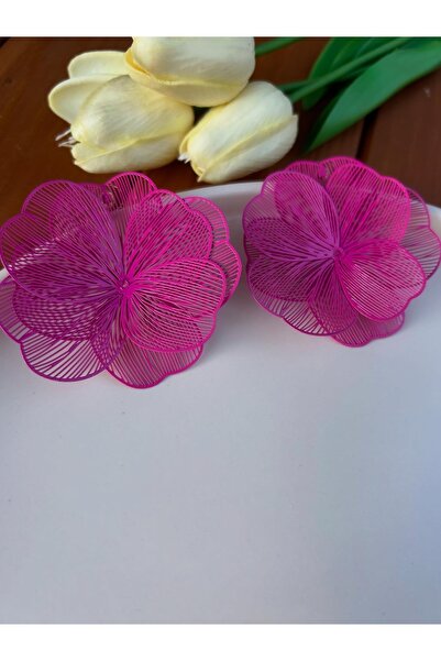 Lavin Accessoriess أقراط فوشيا كبيرة مع تفاصيل زهرة