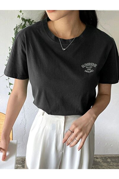 donamod Дамска черна тениска с щампа със слънчеви лъчи