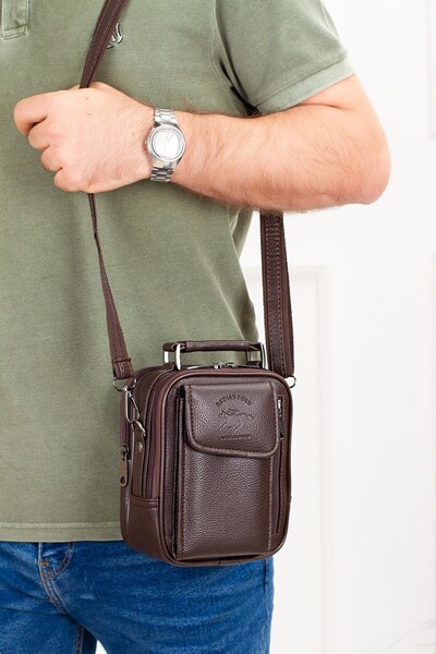 Newish Men's Brown Leather Steel Case Clamshell Shoulder and Hand Bag (15X19Cm)