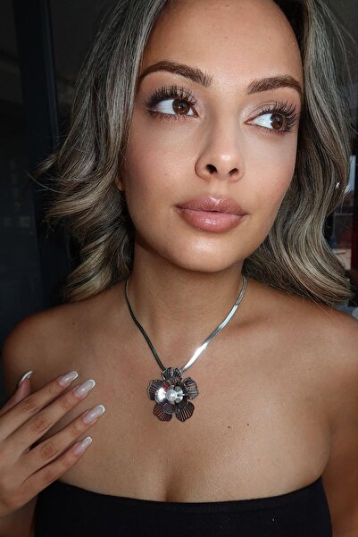 TAKIŞTIR Silver Color Flower Figured Pearl Detailed Steel Necklace