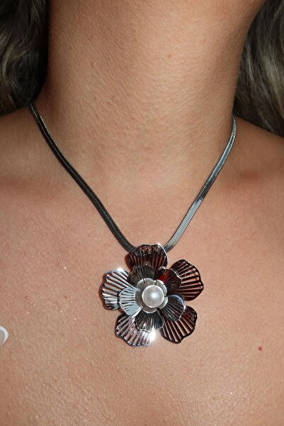 TAKIŞTIR Silver Color Flower Figured Pearl Detailed Steel Necklace