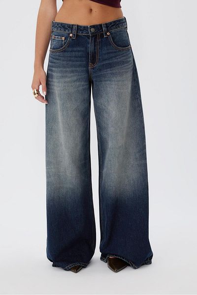 Stradivarius D66 low-waist super wide-leg jeans