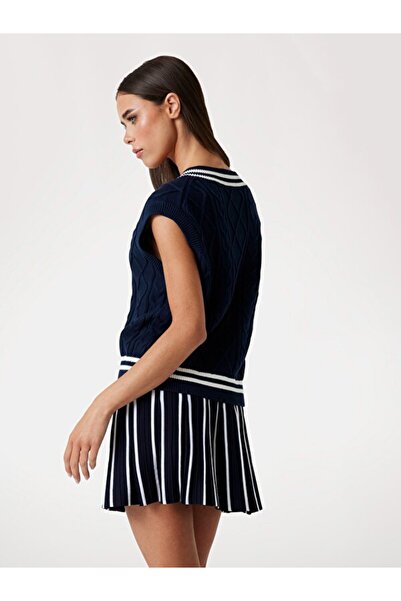 Guess Sleeveless Kadın Aktif Modal Karışımlı Triko Yelek