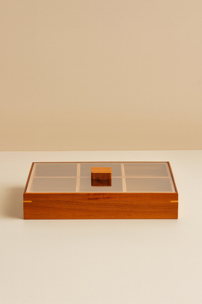 Fhilli Acacia Wood 6 Compartment Snack Bowl – Plexiglass Lid, Presentation and Storage Box with Handles 33,5cm