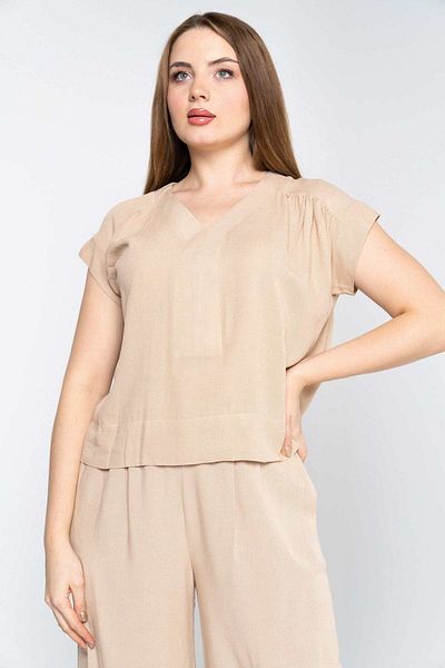 Nichii Short Sleeve Plain Top with a Seven-Point Neckline