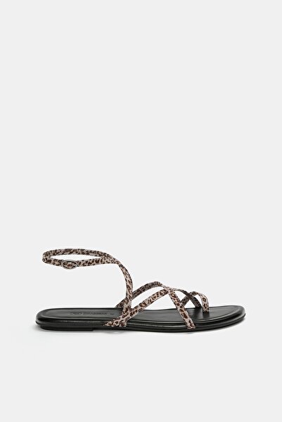 Pull & Bear Flat strappy leopard print sandals