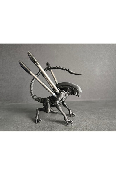 Phigo Alien Xenomorph Pencil Holder 15cm | Извънземно тематичен органайзер за бюро и фигурка