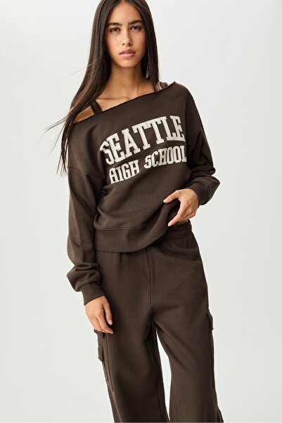 Stradivarius Printed boat neck sweatshirt