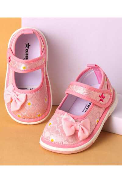 Cute Walk by Babyhug حذاء كاجوال Cute Walk من Babyhug مع إغلاق فيلكرو وتطريز ...