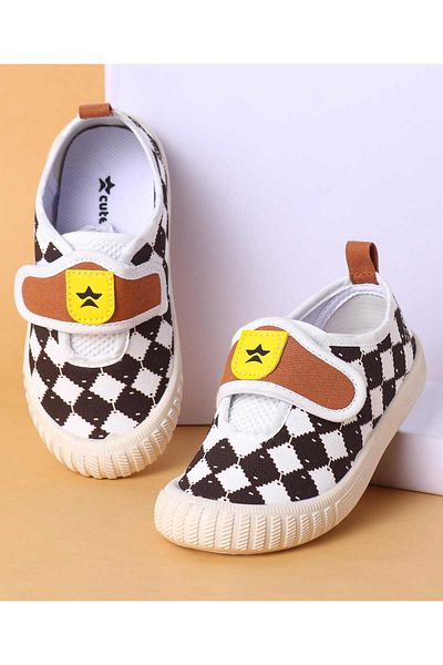 Cute Walk by Babyhug Cute Walk by Babyhug Casual Shoes with Velcro Closure & Checks Design - Brown & White