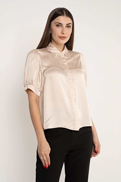 mica قميص ناعم بأكمام قصيرة وياقة مطرزة