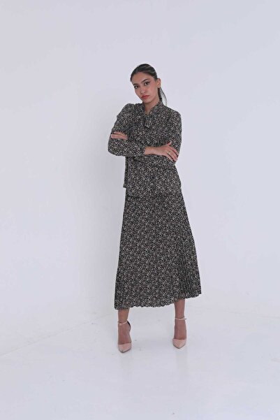 mica Floral Long Sleeve Women's Shirt with Neck Tie