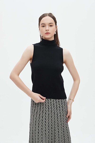 mica Plain High Neck Blouse