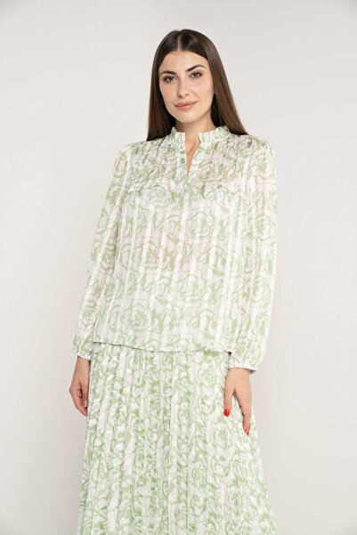 mica بلوزة نسائية بأكمام طويلة ورقبة على شكل حرف V مزينة بالزهور