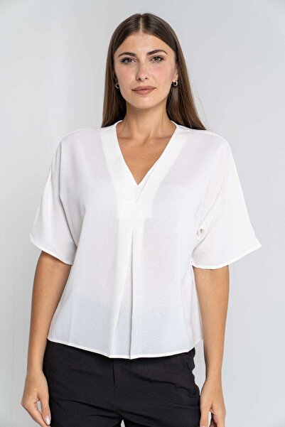 mica بلوزة سادة بأكمام قصيرة ورقبة على شكل حرف V