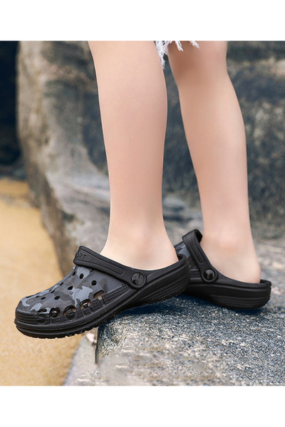 SAPS Backstrap Closure Clogs - Black