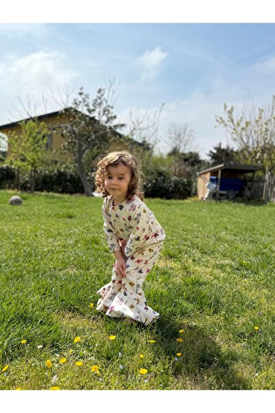 Just Group Ekru Üzerine Çiçek Desenli Uzun Kollu Bluz ve İspanyol Paça Pantolon Kız Çocuk Takım