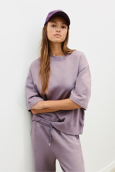 Stradivarius سويت شيرت بأكمام قصيرة بتأثير باهت