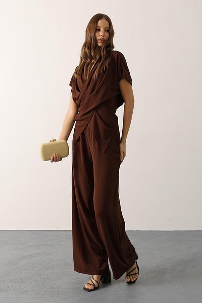 VAGGON Asymmetrical Cut Blouse and Elastic Waist Pants Set