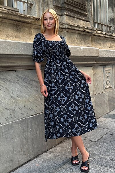 Buklemoda Rochie lungă cu mâneci scurte, cu model cu imprimeu pe talie