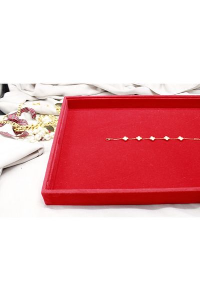 Brand. Gold Bracelet with White Enamel Clover Charms – Elegant and Versatile Design