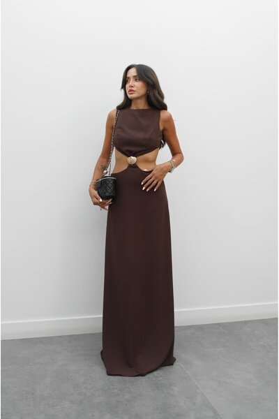 Havoş Hnědé šaty s doplňky z mušlí