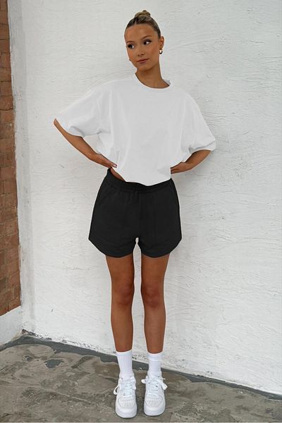 Madmext Pantaloni scurți de damă Black Basic Mg2511