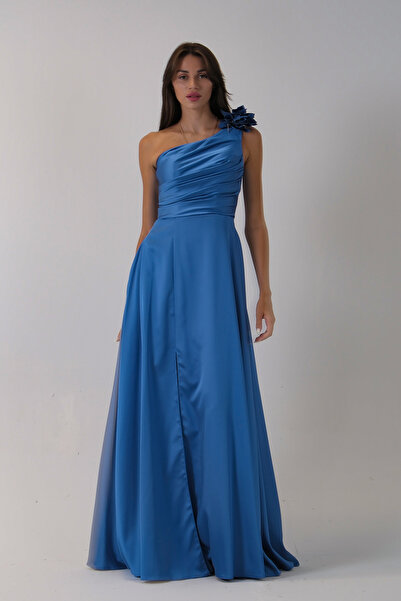 Feminist Tek Omuz Çiçek Detaylı Saten Yırtmaçlı Abiye İndigo 0801041