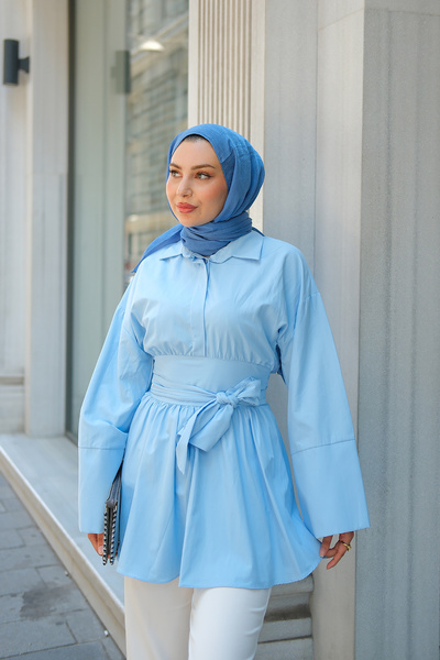 LOCCO Жіноча сорочка з довгим поясом, блакитна