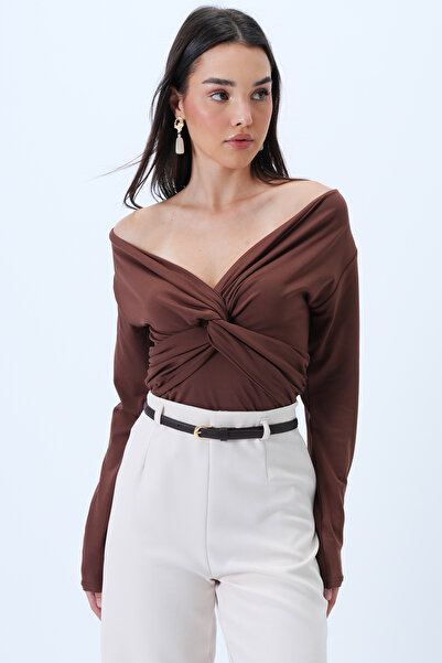 Trend Alaçatı Stili Damski brązowy sweter z dekoltem w serek i splotem w kształcie litery V, z elastyczną dzianiną ALC-X14299