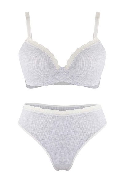 Trendyol Curve Graues Bügel-Unterwäsche-Set mit Camisole-Spitze und detailliertem Plus-Size-Unterwäsche-Set TBBAW26DG00002