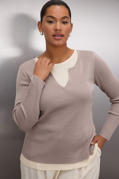 Trendyol Curve Beigefarbener, doppellagiger, gerippter Strickpullover TBBAW26AN00017