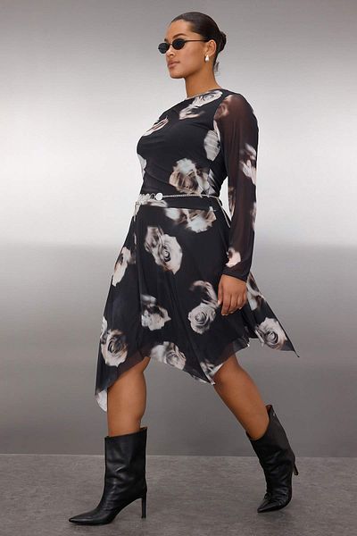 Trendyol Curve Rochie neagră din tul tricotat cu modele florale, mărime mare TBBAW26AH00013