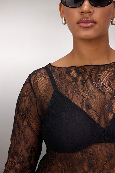 Trendyol Curve Μαύρη πλεκτή μπλούζα με λαιμόκοψη με δαντέλα και κανονική εφαρμογή TBBAW26AF00031