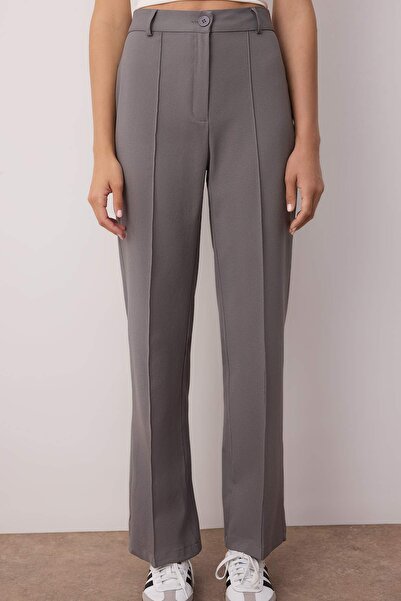 Trendyol Collection Graue, gerade geschnittene, gerippte, genähte Webhose mit hoher Taille TWOSS21PL0093