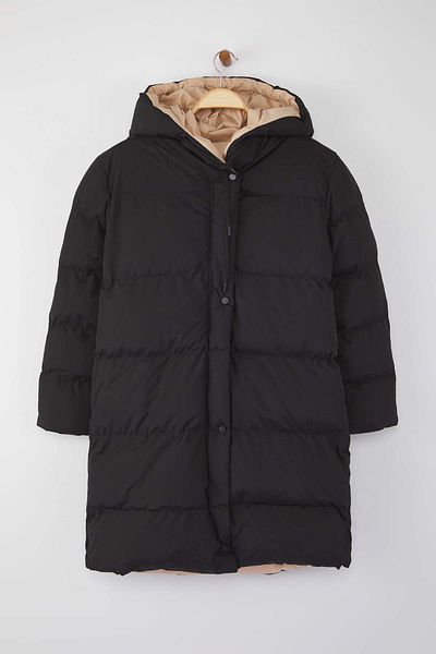Trendyol Collection Черно двустранно пухено палто с качулка, стандартна кройка, водоотблъскващо, голям размер TWOAW26AW00006