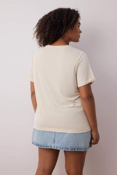 Trendyol Curve Μπλουζάκι μπλουζάκι με μπεζ λαιμόκοψη Modal Flowy Άνετο μεγάλο μέγεθος TBBSS25BF00054