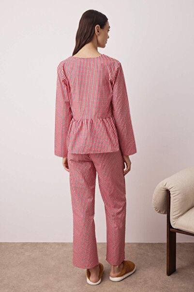 Trendyol Collection Rot kariertes, detailliertes, gewebtes Pyjama-Set mit Schnürung THMAW26PT00026