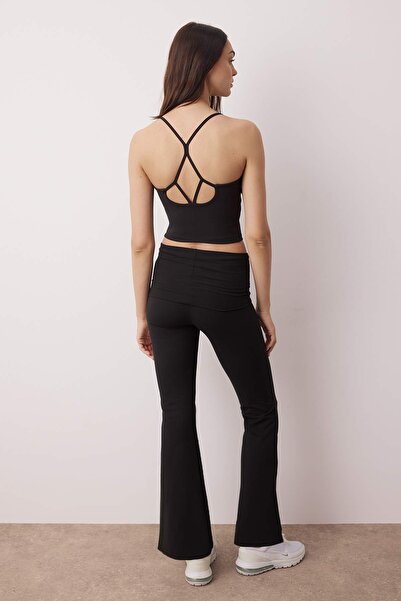 Trendyol Collection Πλεκτό αθλητικό σουτιέν με μαύρο μαλακό βουρτσάκι με υποστήριξη/σχήμα πλάτης με λεπτομέρεια κρεμάστρα THMAW26SS00006