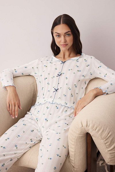 Trendyol Collection Weiß-blaues, gestricktes Pyjama-Set aus 100 % Baumwolle mit Blumenband/Bowknot, gerippt/Pointel THMAW26PT00070