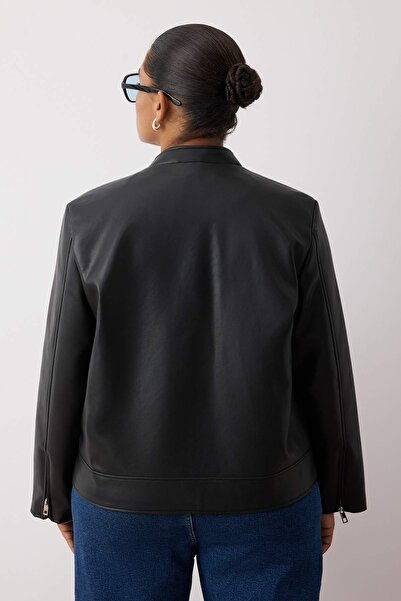 Trendyol Curve Černá přiléhavá motorkářská bunda z umělé kůže Plus Size Slim Jacket Coats TWOAW26AW00003