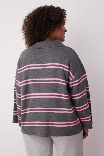 Trendyol Curve Pulover tricotat cu guler polo cu dungi antracit TBBAW24AN00013