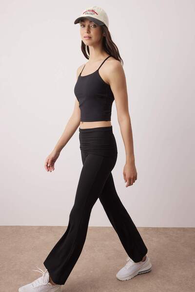 Trendyol Collection Πλεκτό αθλητικό σουτιέν με μαύρο μαλακό βουρτσάκι με υποστήριξη/σχήμα πλάτης με λεπτομέρεια κρεμάστρα THMAW26SS00006