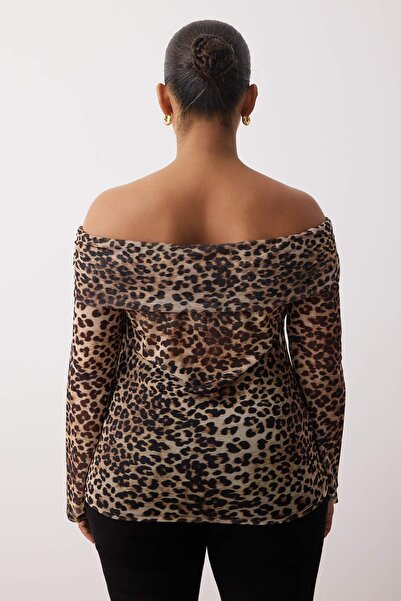 Trendyol Curve Vícebarevný zvířecí vzor Carmen límec Průhledná pletená halenka velké velikosti TBBAW26AF00007